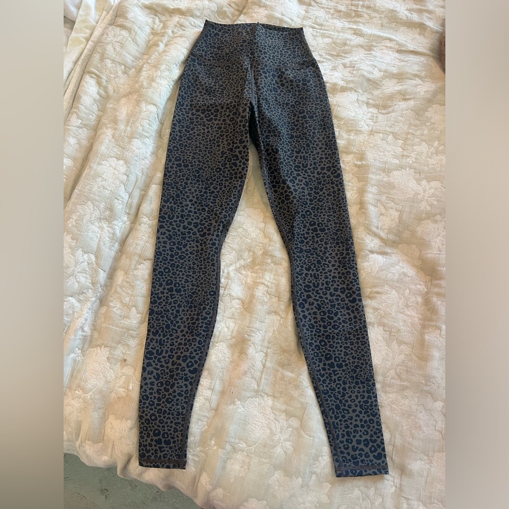 Alo Vapor Leopard Print High Waist Ankle Leggings - Picture 2 of 5